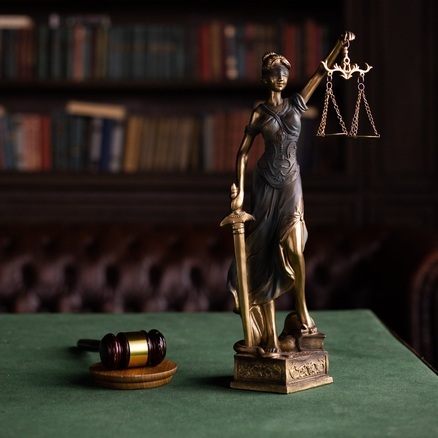 Dr. Endrődi Zsombor Tamás ügyvéd, védőügyvéd, büntetőügyvéd, büntetőjogász - Budapest, Cegléd, Pest Vármegye